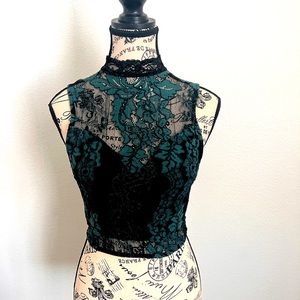 Bring in the SUMMER!! Crop top, green and black pricy top!!! 🌺